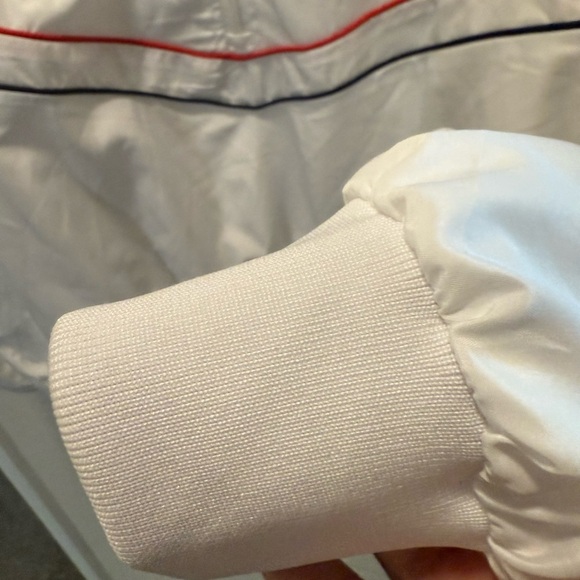 Fila Vintage Style Woman’s White Windbreaker Jacket with Stripe Sleeve size XL - Picture 5 of 10